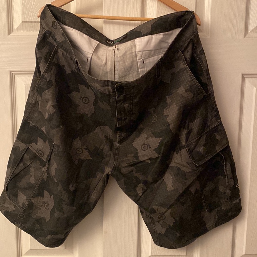 Mens 40 LRG Camo Cargo Shorts